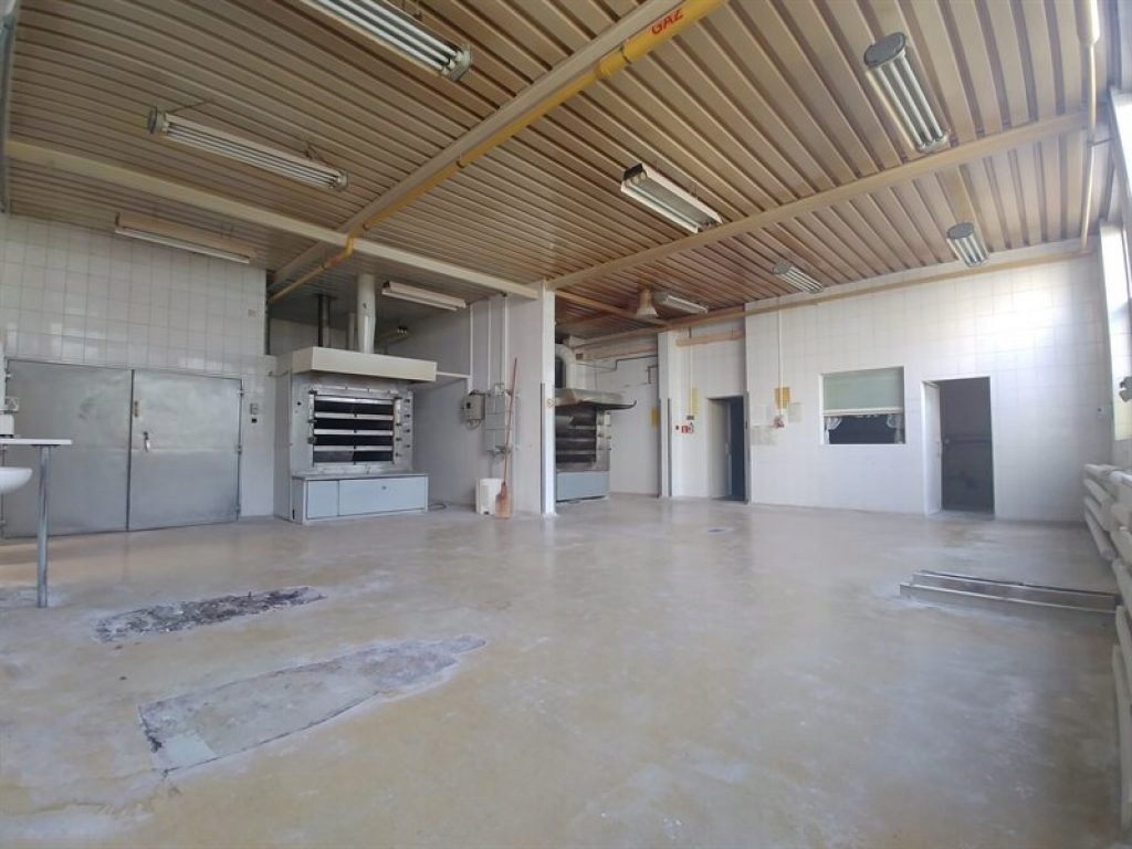 Komercyjne, Konin, 438 m²