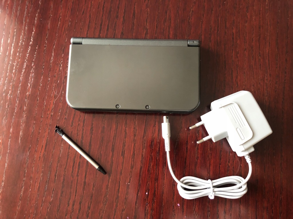 Konsola New Nintendo 3DS XL Metalic Black + akcesoria CFW Luma