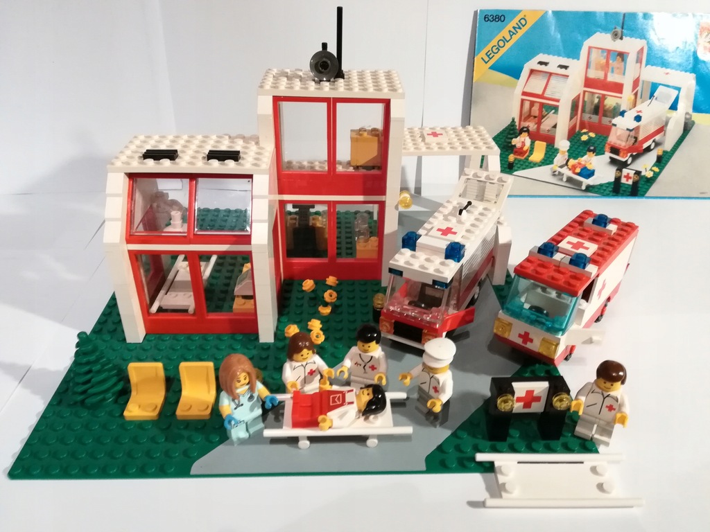 Lego szpital - 6380 + instru. + Lego karetka 6688