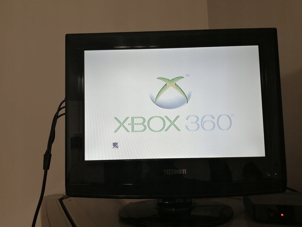 Konsola Xbox 360 Slim uszkodzona