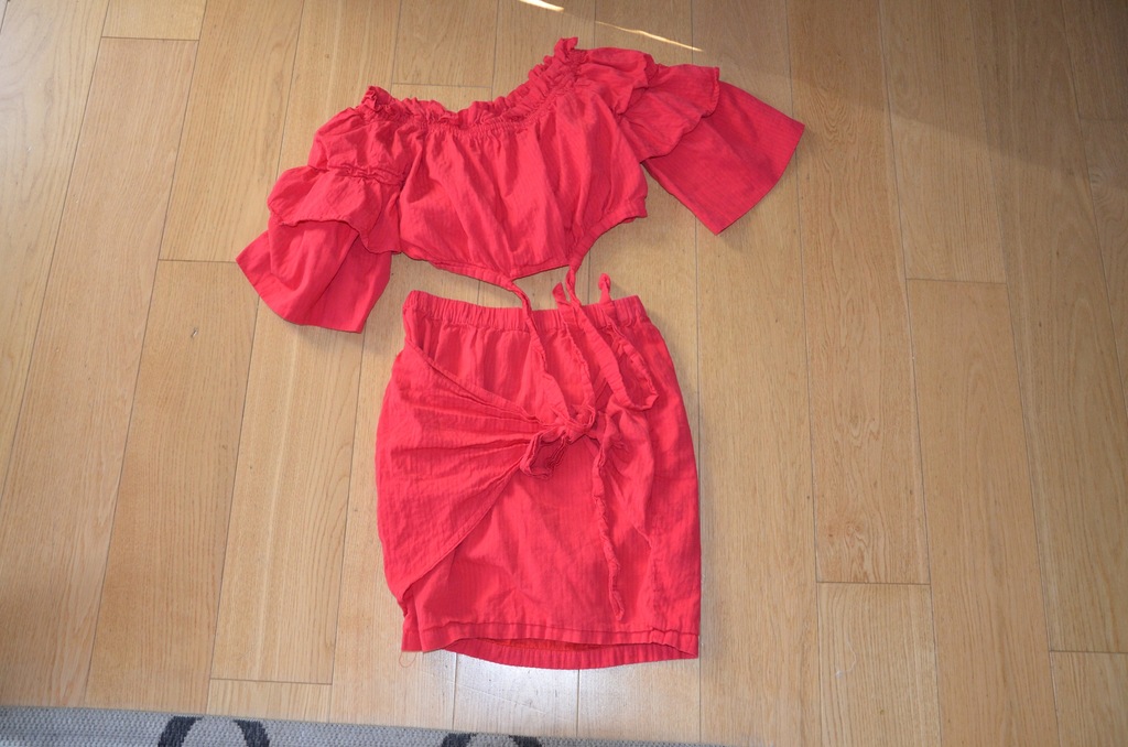 komplet bluzka+ spódniczka czerwona 38 falbany