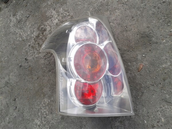 LAMPA LEWA TYLNA TOYOTA COROLLA VERSO II EUROPA