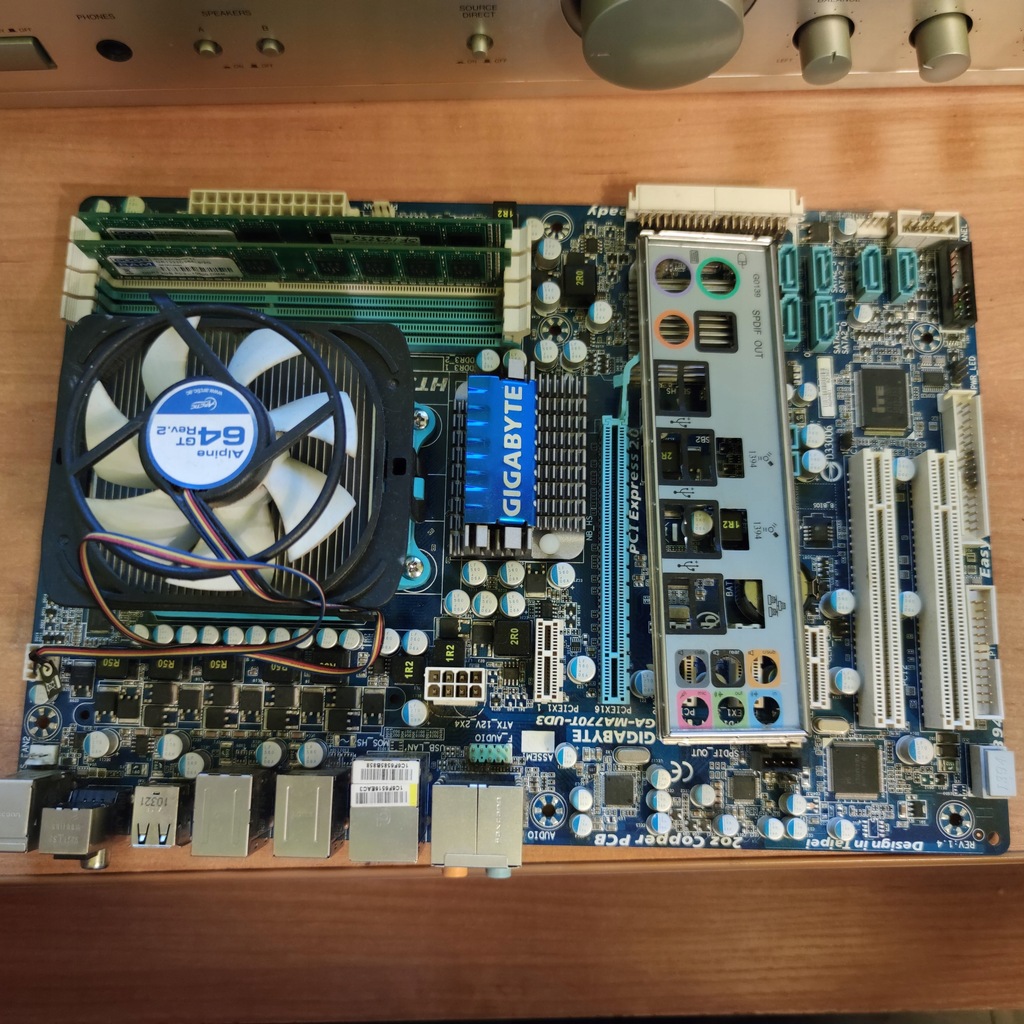 Gigabyte MA77OT-UD3 + Phenom x4 955 + 6GB DDR3