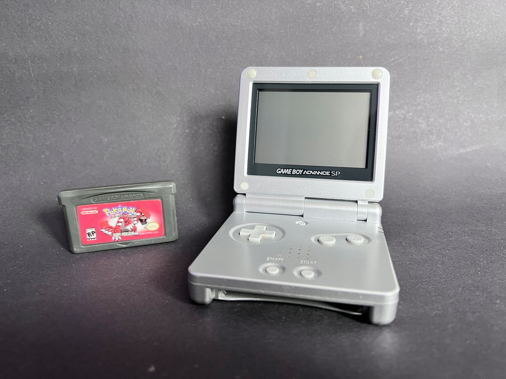 Nintendo GameBoy Advance SP + Pokemon