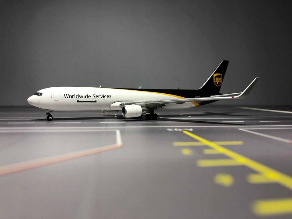 Купить Модель самолета Boeing 767-300F UPS 1:400: отзывы, фото, характеристики в интерне-магазине Aredi.ru