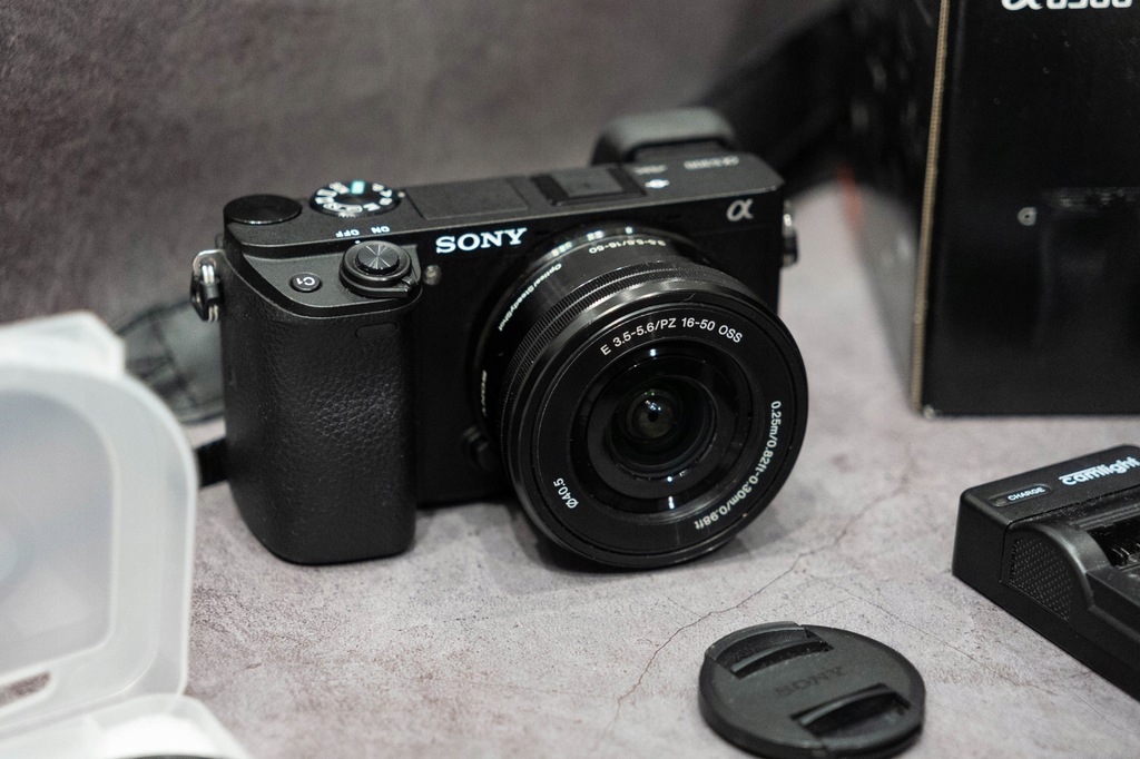 Aparat Sony a6300 + Obiektyw 16-50mm