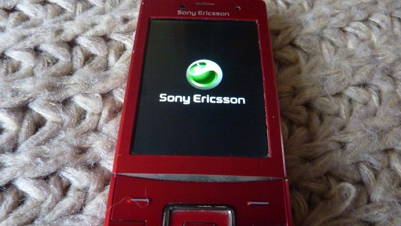 Ładny Sony ericsson hazel j20i, rozsuwany.Czerwony