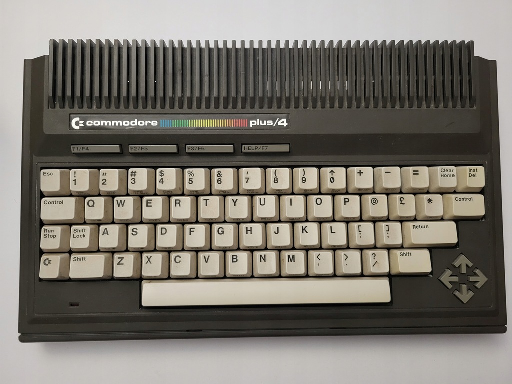 Commodore +4 plus C+4 komputer retro, ładny stan, sprawny. Made in Germany.