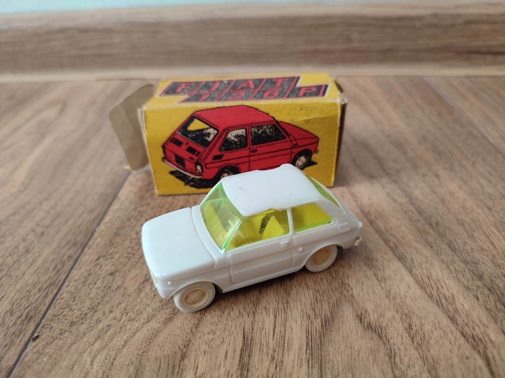 Prl Estetyka 1:43 Fiat 126 zabawka model z dawnych