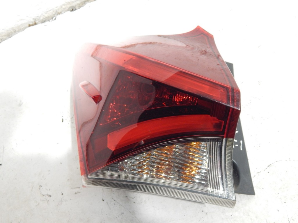 LAMPA LEWA TYLNA TOYOTA AURIS II LIFT HATCHBACK 15-18