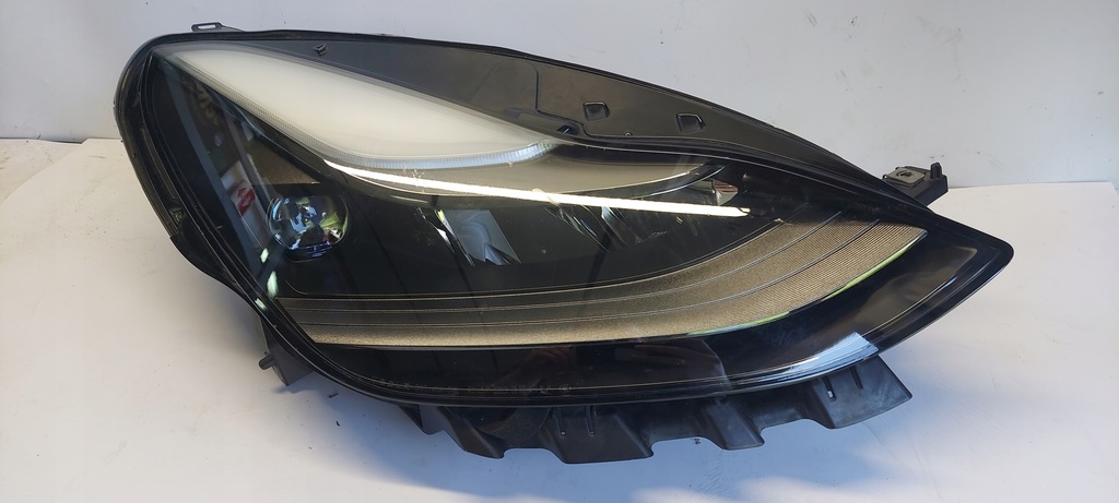 TESLA MODEL Y 3 LAMPA PRAWA PRZÓD 1514953-00-C EU
