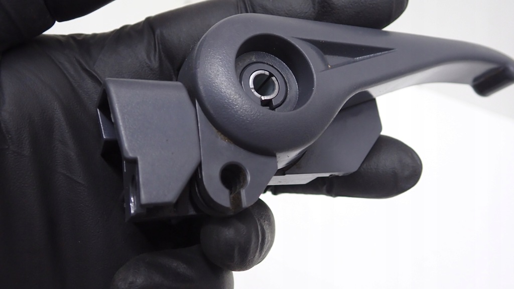 LINKA KLAPKI WLEWU Z DŹWIGNIĄ MITSUBISHI COLT VI 3D 04-08R MR959205