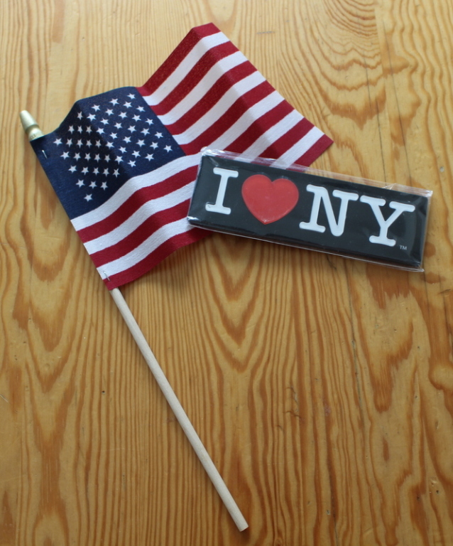 2018 magnes z Nowego Jorku oraz flaga USA