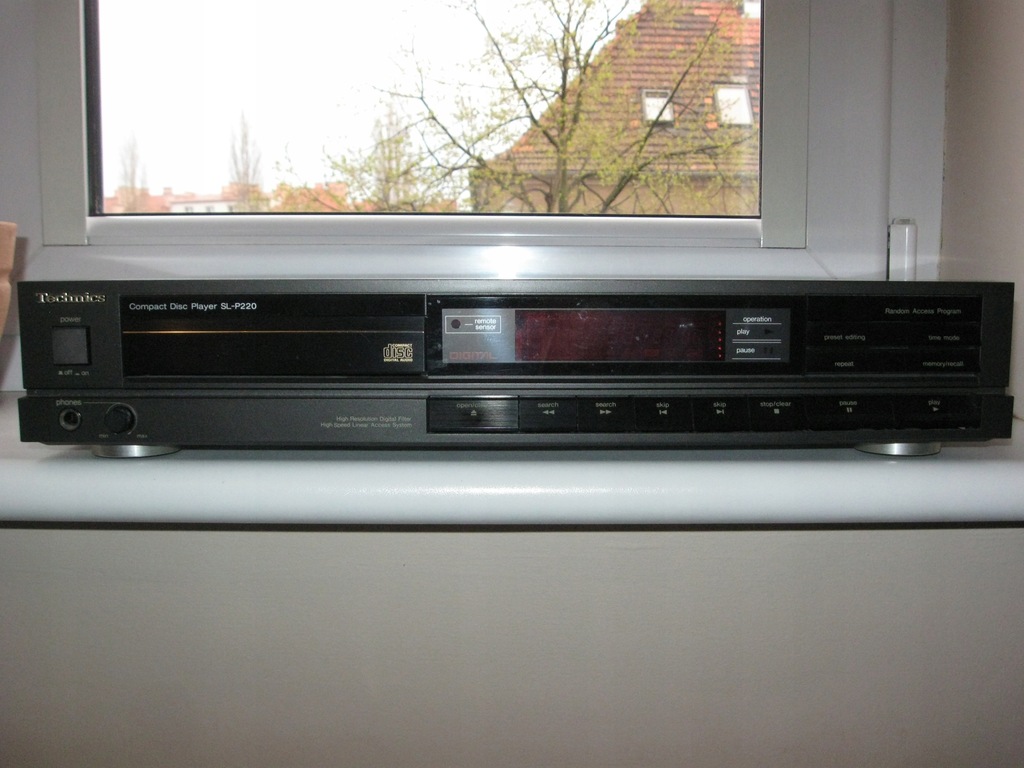Technics Compact Disc Player SL-P220
