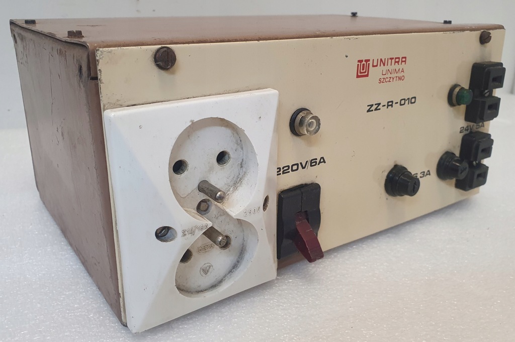 Zasilacz UNITRA UNIMA SZCZYTNO ZZ-R-010 220V 24V