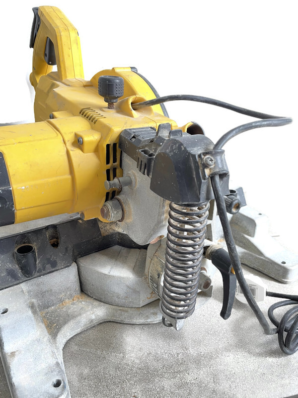 Balais 659512-00 Pour Scie &agrave; Onglets DEWALT D27113, DW770, DW771, DW777