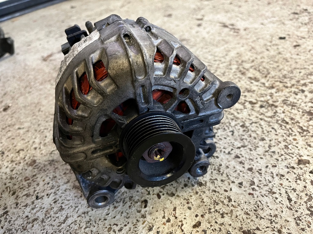 BMW X5 E70 4,8i V8 N62 Alternator 12711710097 oficjalne archiwum