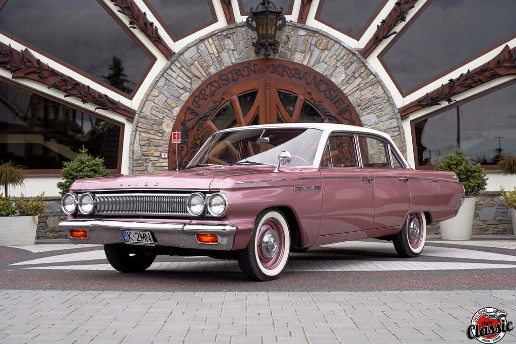 Różowy Buick Special 1963 silnik V8 moc 203KM 3,5l