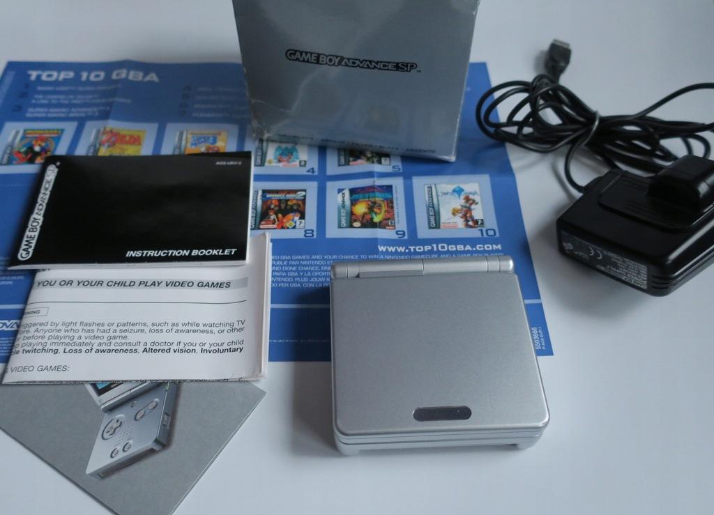 NINTENDO GAME BOY ADVANCE SP SREBRNY KOMPLET BOX