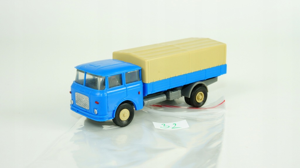 Model Auta PERMOT DDR (32) Skoda z plandeką / Skala H0