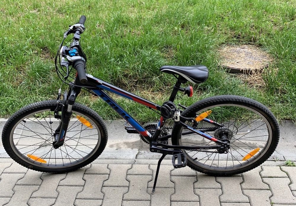 Trek Mt 220 E 24 Boy czarny niebieski
