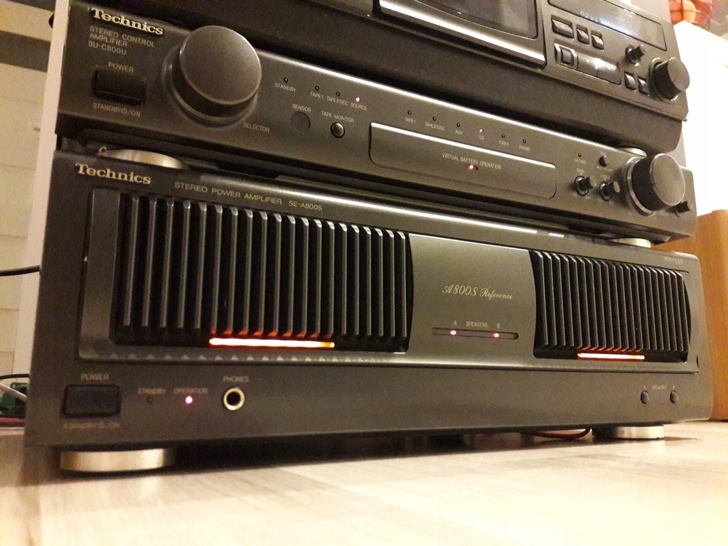 Technics wzmacniacz dwuczęściowy z pilotem.