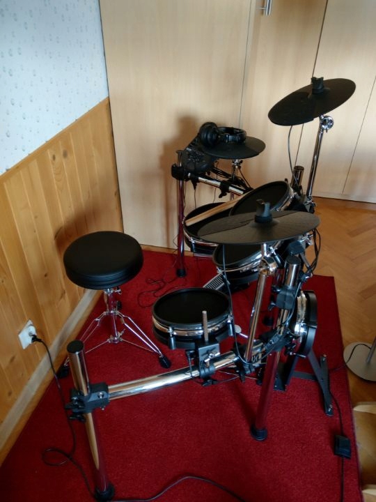 ALESIS Surge Mesh Kit - perkusja elektroniczna