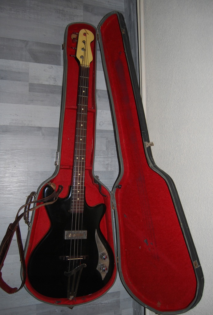 Stara gitara elektryczna z futerałem