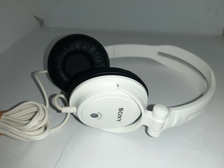 SŁUCHAWKI NAUSZNE SONY MDR-V150