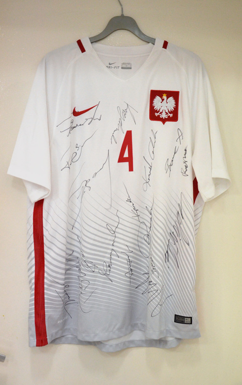 Koszulka z autografami reprezentantów Polski