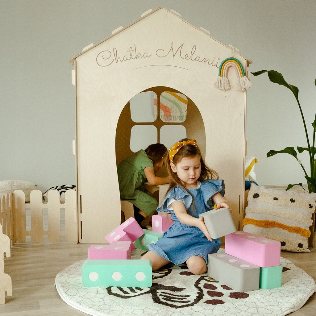 personalizowany drewniany domek dla dziecka