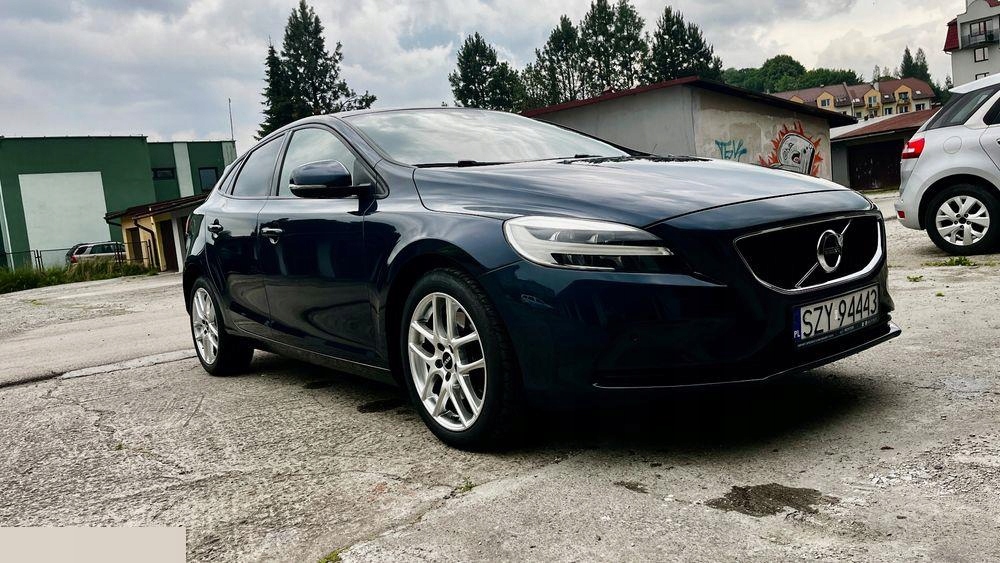 Volvo V40 D4 Drive-E R-Design Momentum 2.0 Diesel 190 KM 2016r
