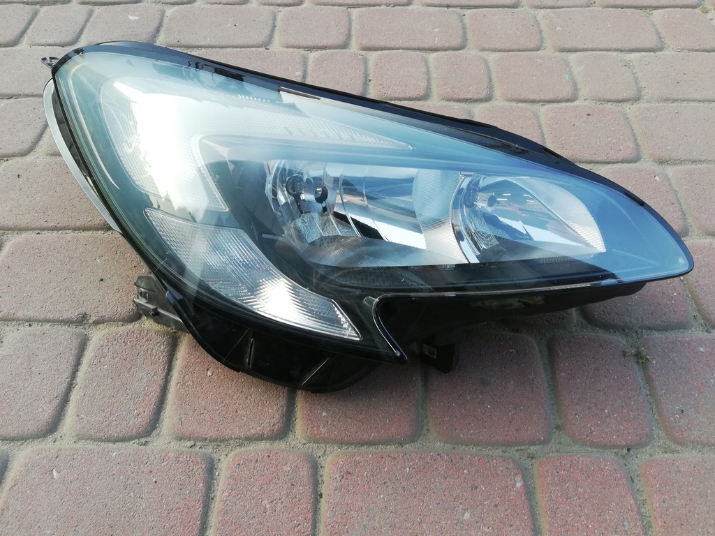 LAMPA PRZEDNIA PRAWA OPEL CORSA E 14-