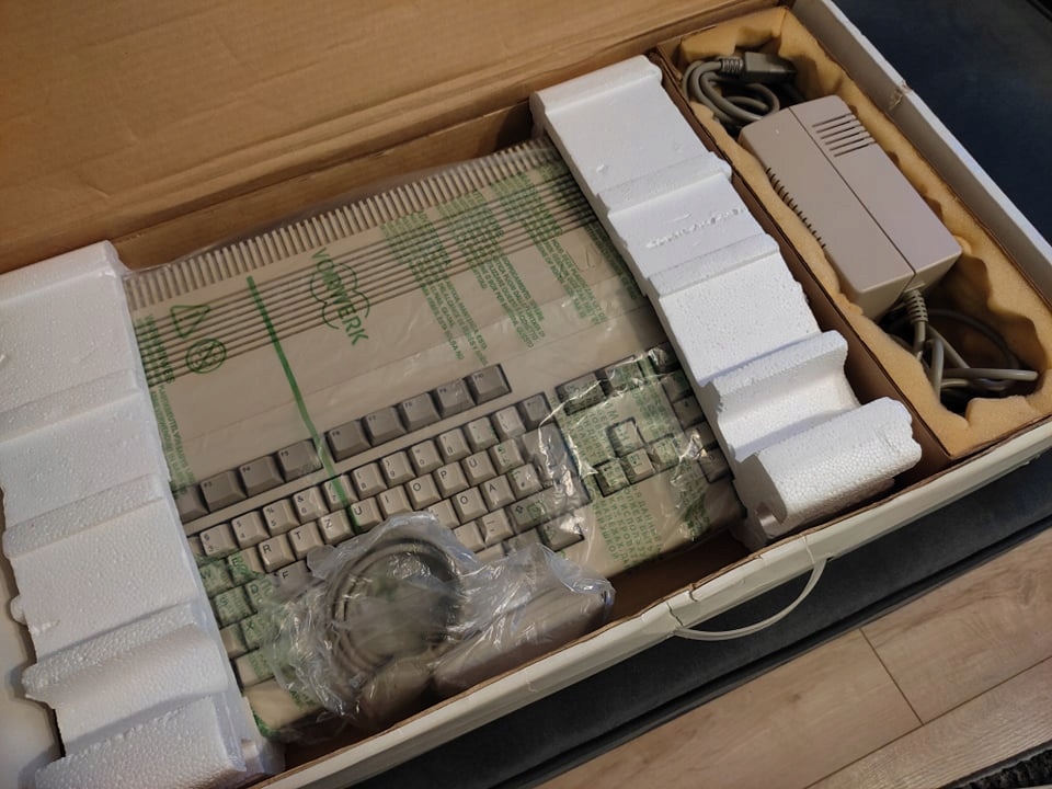 Zestaw BOX Komputer Amiga 500 stan kolekcjonerski