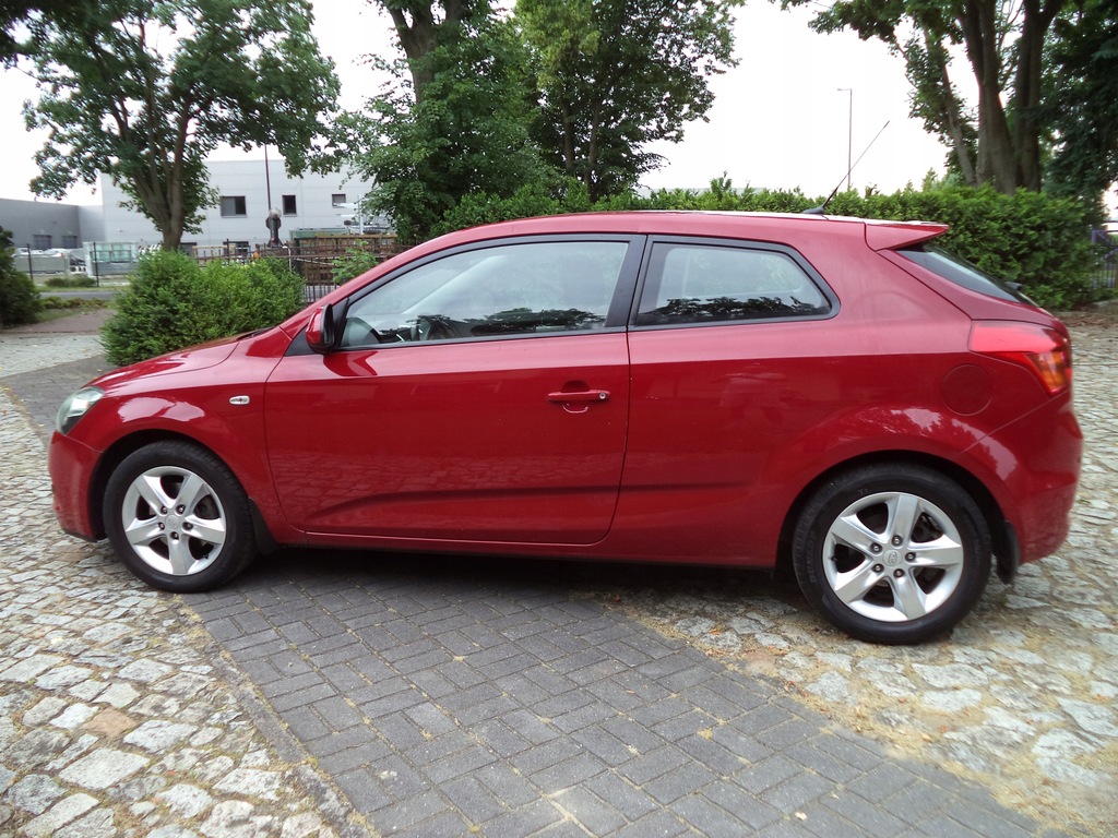 KIA CEE'D liftback (ED) 1.6 126 KM