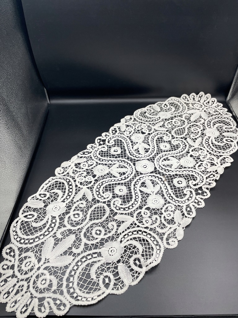 Serwetka vintage ozdobiona haftem 78х32,5