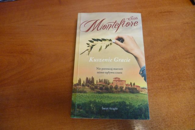 KUSZENIE GRACIE SANTA MONTEFIORE