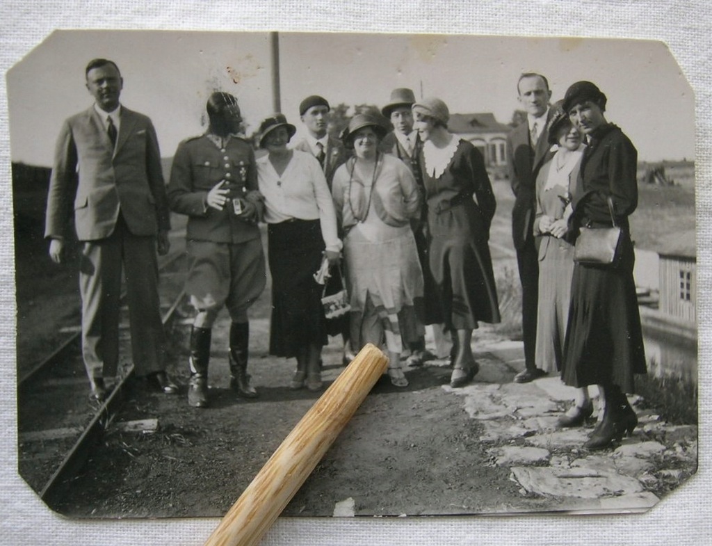 24 PUŁK UŁANÓW, KRAŚNIK, OFICER Z NARZECZONĄ I RODZINĄ - ODZNAKA