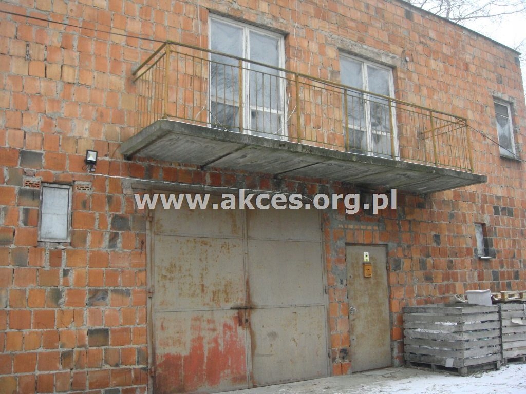 Magazyny i hale, Michałowice (gm.), 1120 m²