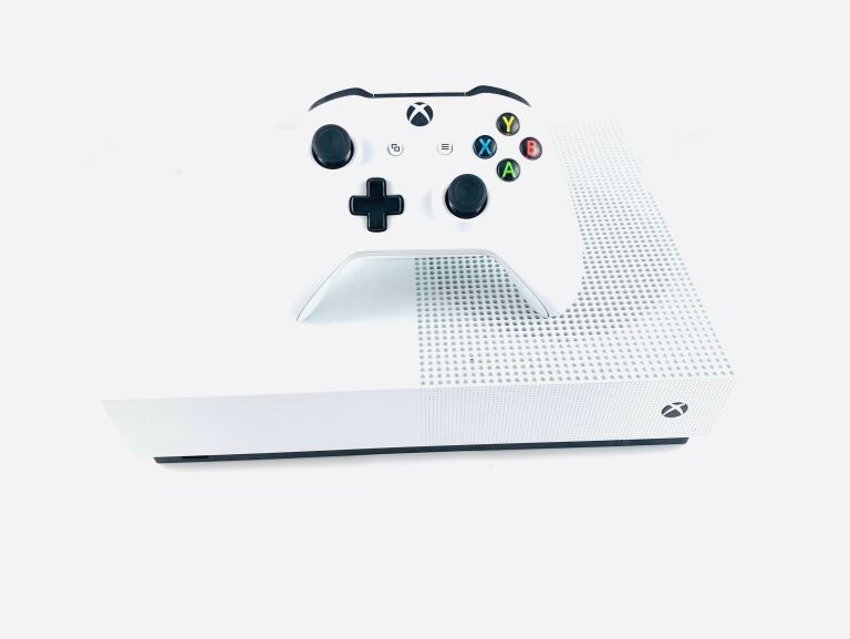 XBOX ONE S 1TB *JEDEN PAD GRATIS*