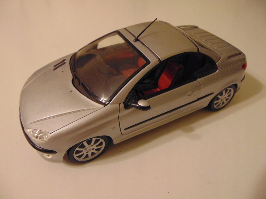 WELLY PEUGEOT 206 CC 1:18 - 9245257323 - oficjalne archiwum