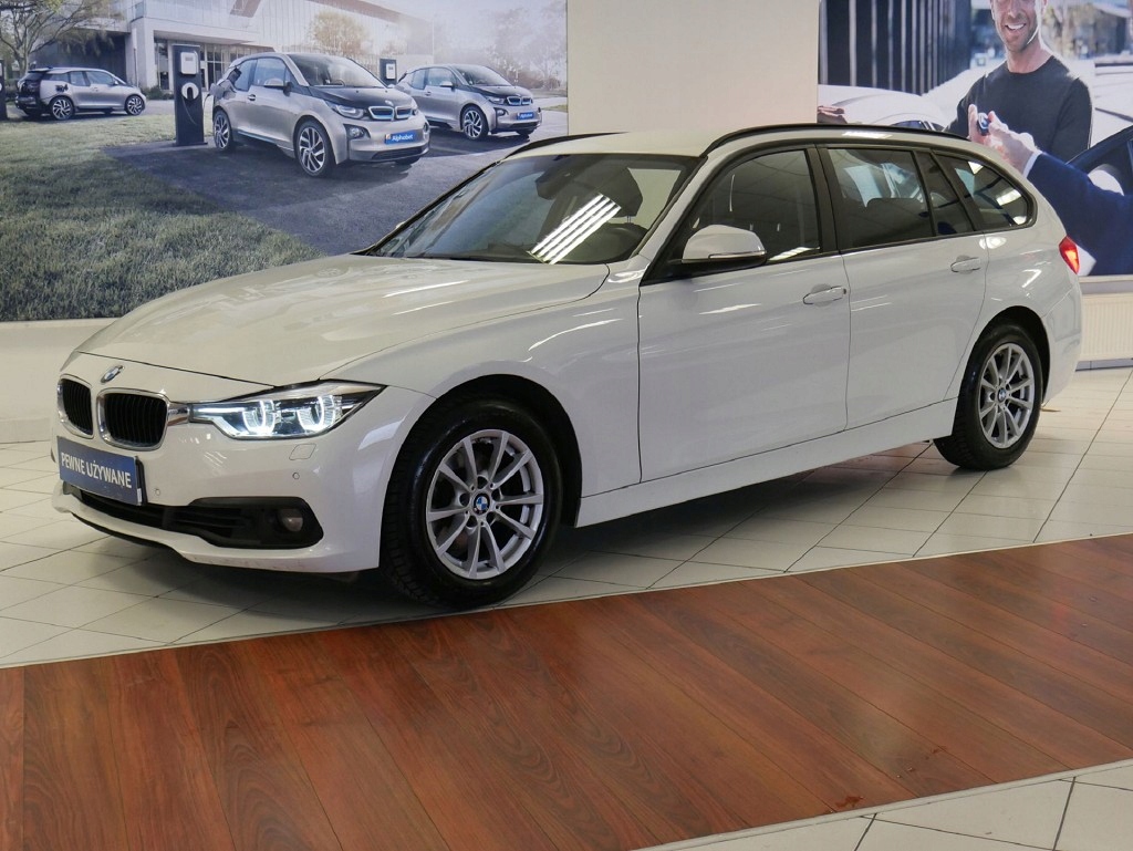 BMW 320 320i GPF xDrive Advantage aut Salon