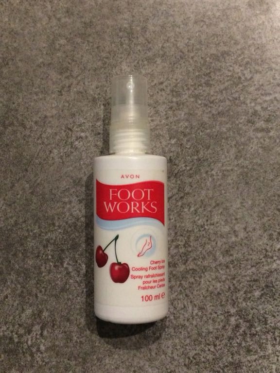 AVON chłodzący spray do stóp sprey sprej