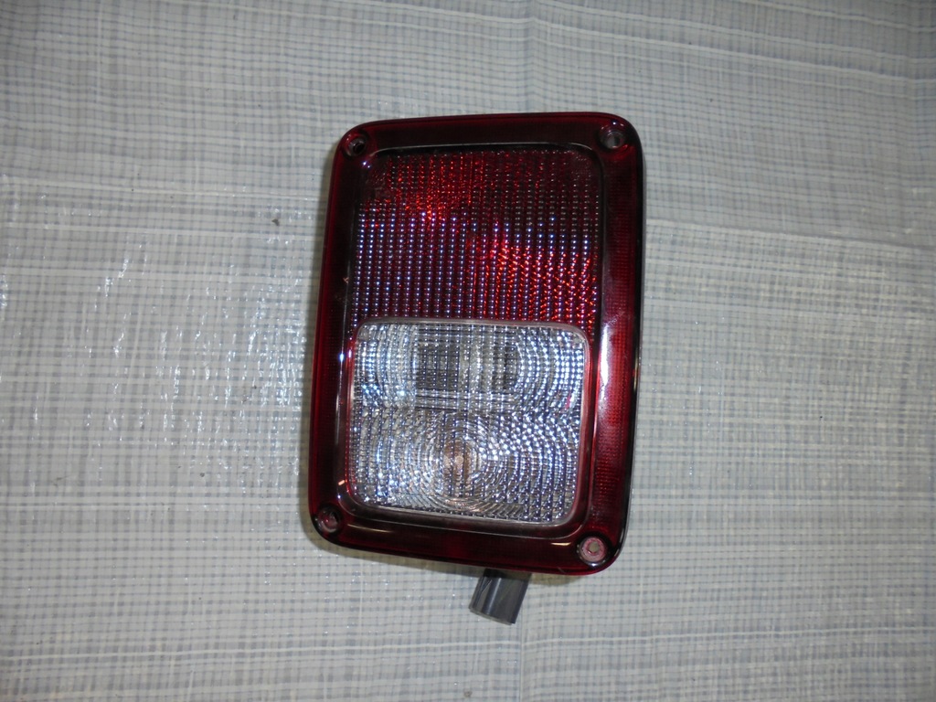 LAMPA TYLNA LEWA EUROPA JEEP WRANGLER JK 7698023266