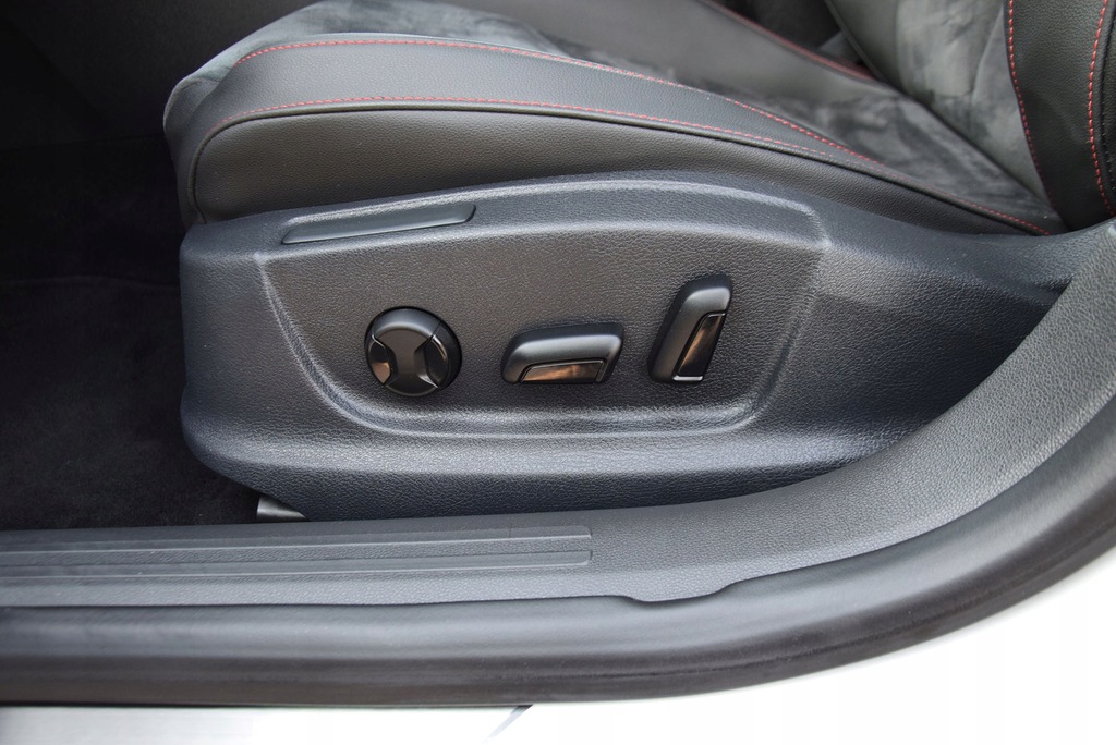 Купить SEAT LEON ST 2.0 TDI 150 HP FR алькантара ACC: отзывы, фото, характеристики в интерне-магазине Aredi.ru