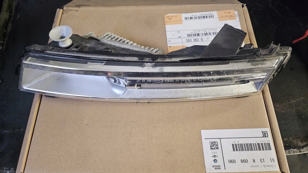 Halogen LED JAGUAR F PACE HK83-15200-AF Poznań złamane uszko