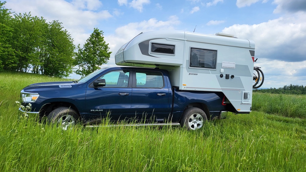 Tischer Trail 250 kamper Dodge RAM 1500 ZESTAW FV