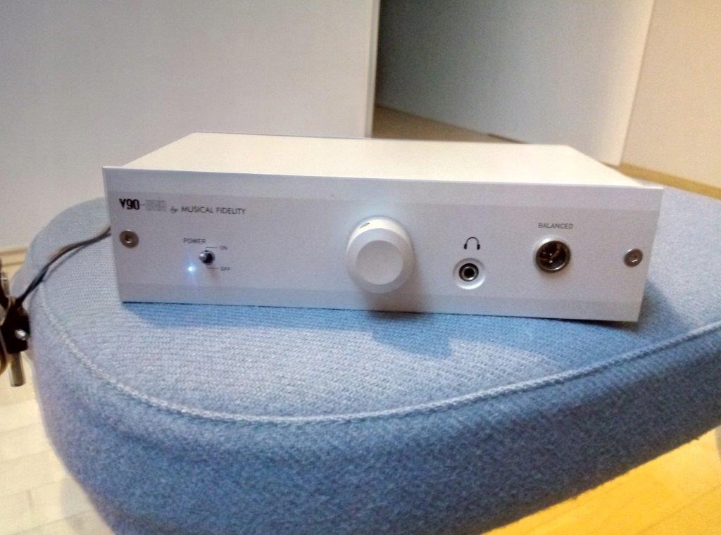 Musical Fidelity V90 BHA i słuchawki MF200B