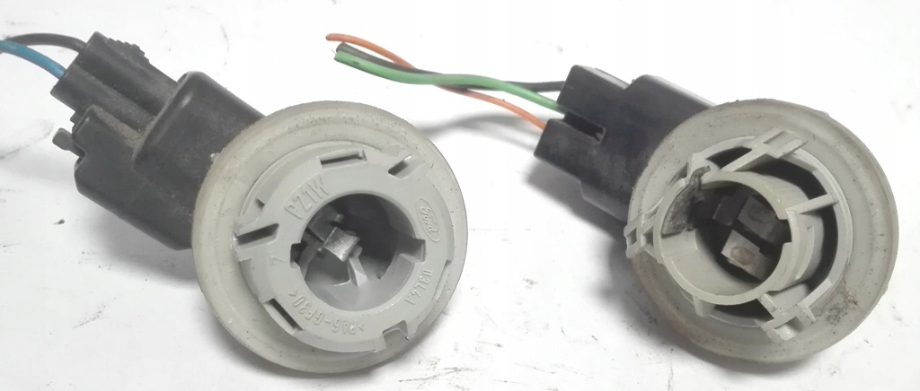 OPRAWKA ŻARÓWKI FORD P21W D3L4A XS4113K370CC