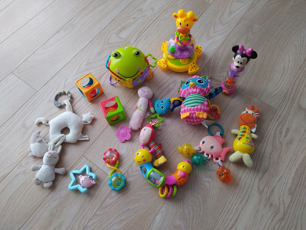zestaw zabawek dla niemowląt (używane)